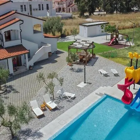 Mobile Homes Karlo & Dino - Two Bedroom Mobile With Terrace * Pola