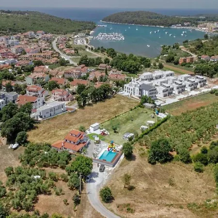 Mobile Homes Karlo & Dino - Two Bedroom Mobile With Terrace * Pola