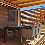 Mobile Homes Karlo & Dino - Two Bedroom Mobile With Terrace Hébergement de vacances *
