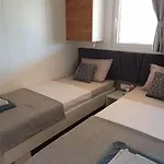 Mobile Homes Karlo & Dino - Two Bedroom Mobile With Terrace Hébergement de vacances *