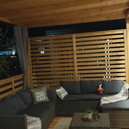 Tatil Evi Mobile Homes Karlo & Dino - Two Bedroom Mobile With Terrace Pula